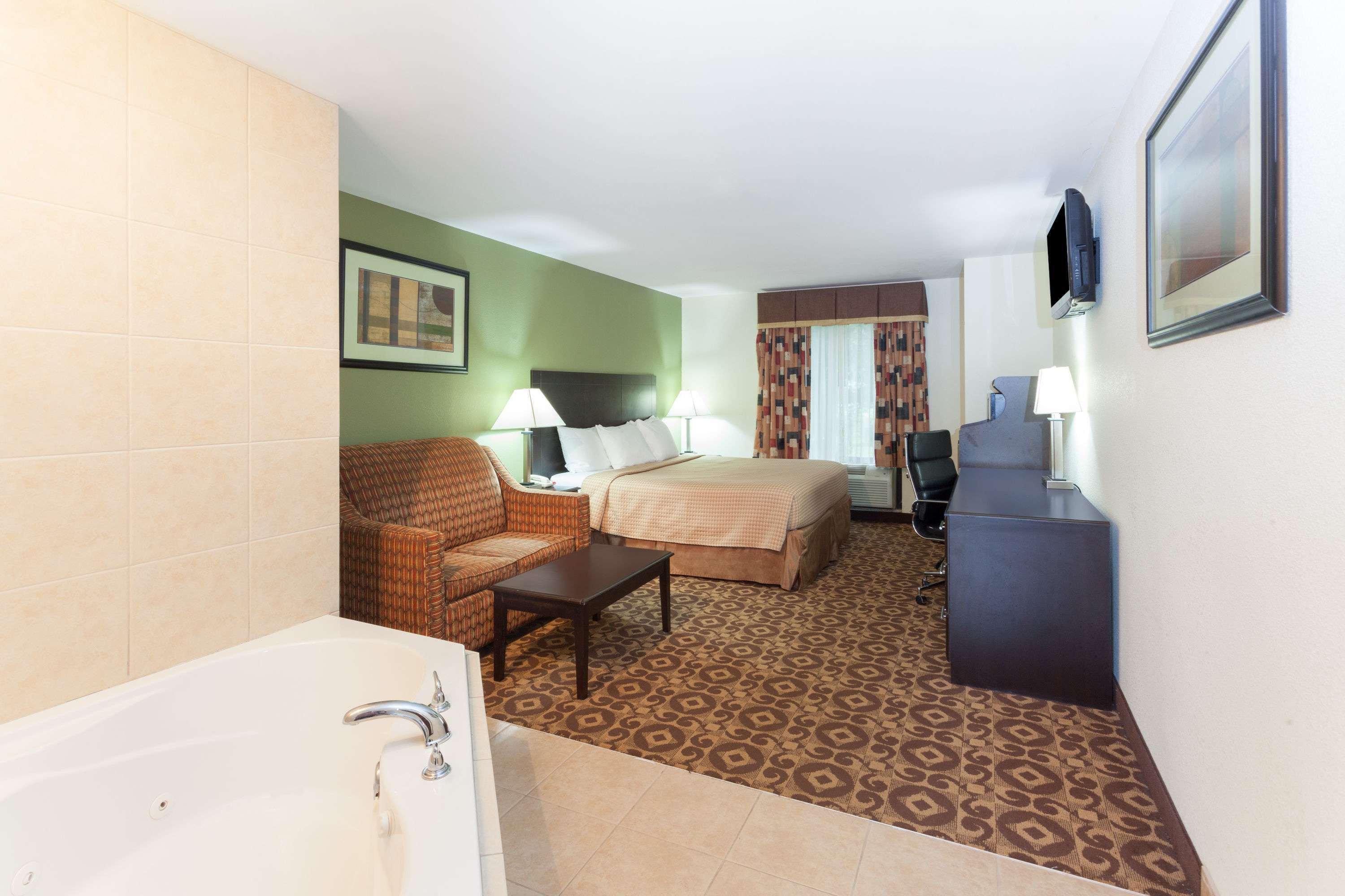 Super 8 By Wyndham Decatur/Dntn/Atlanta Area Hotel Exterior photo